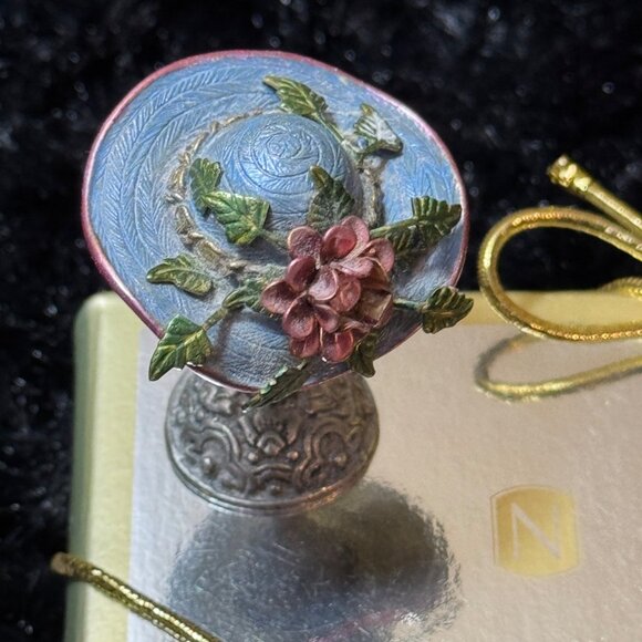 MINIATURE SWEET ROMANCE METAL BLUSHING ROSE HAT AND STAND USA - Picture 2 of 8